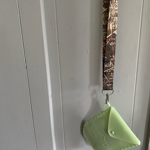 Silicone mask cases in 3 colours pink green blue - Picture 3 of 7